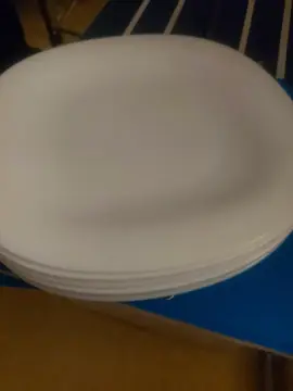 8 assiettes blanches