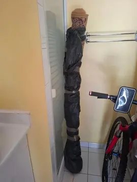 un vieux tapis mais qui peut encore servir pour protéger un sol froid