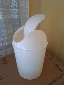 poubelle de toilette