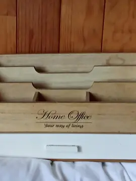 Donne trieur à courrier en bois