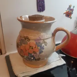 Pichet à vin rosé en céramique