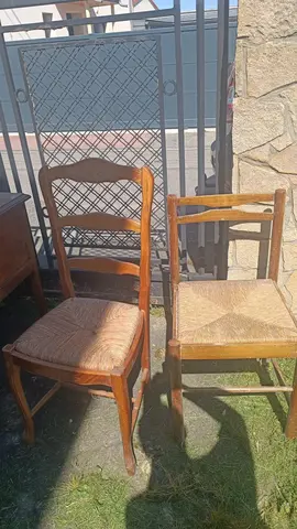 Chaises en bois