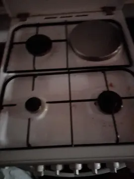 gaziniere mixte (plaque électrique et feux)