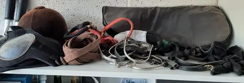 matériel équitation divers, dans un sac