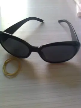 lunettes de soleil couvrantes noires