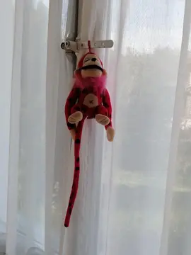 Peluche genre de Marsupilami rose