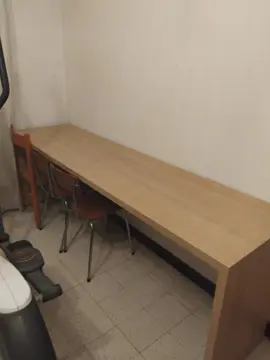 table en bois/ bureau