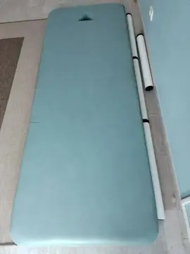 Table de massage, 0,72x1,92; Pieds de 0,65; Réaliser avec une grosses planche en bois, un matelas, t