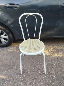 une chaise bistrot
