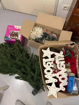 sapin artificiel et deco de Noël