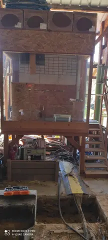 cabane en bois sur pilotis