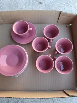 6 tasses à café +les sous tasses