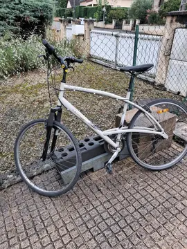 Vélo adulte VTC Décathlon Triban trail pour pièces ou remise en état