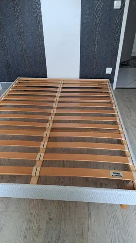 Sommier sur pied 140 x 190 cm