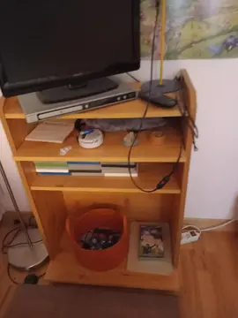 URGENT Donne meuble en bois 4 étagères