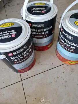 3 pots neufs de résine pour le sol, et 1 pot de xylophene