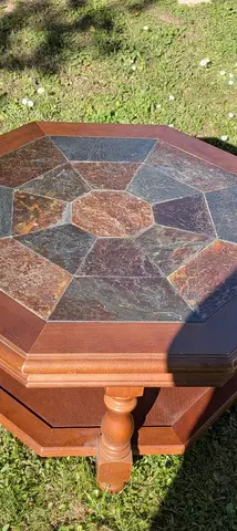 table basse en chêne massif et pierre