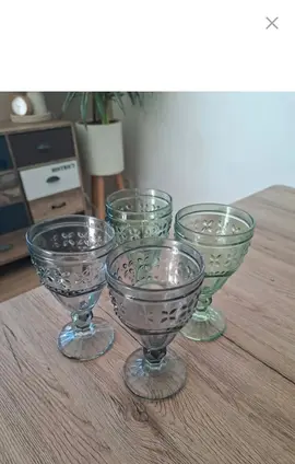 4 verres gris et vert