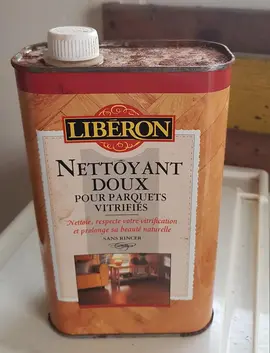 Donne bidon (1L) nettoyant pour parquets vitrifiés (Luberon)