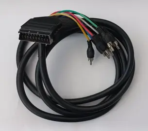 Câble Péritel-RCAx6 : 1 vidéo + 2 audio (IN) / 1 vidéo + 2 audio (OUT)