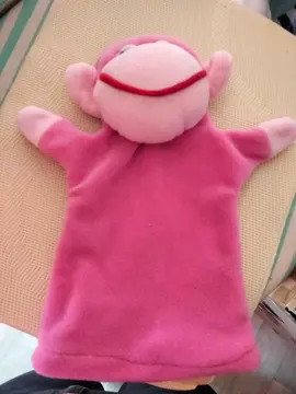 Marionnette singe rose