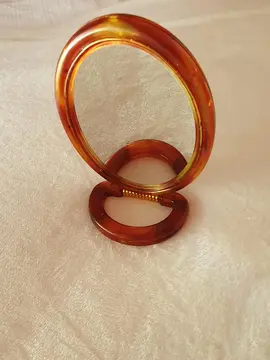 miroir de voyage grossissant sur une face