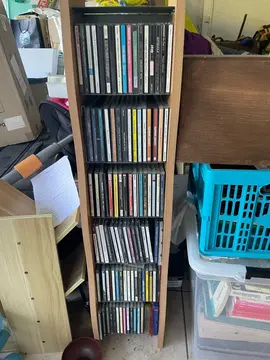 CD avec colonne de rangement