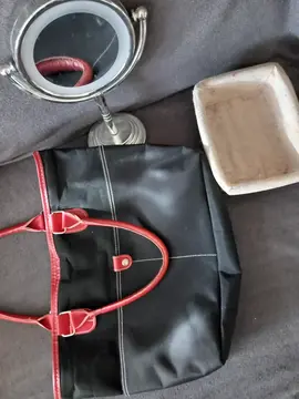 lot salle de bain et sac à main