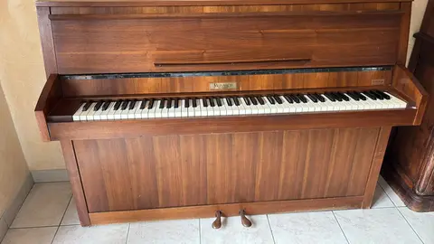 Piano droit en bois BALDWIN