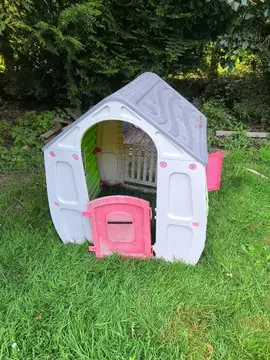 maison de jardin pour enfants