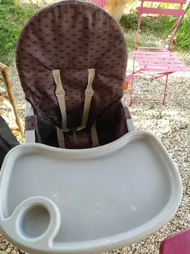 Chaise haute bébé