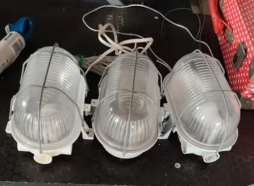 3 spots lumineux pour garage, extérieur, cave...