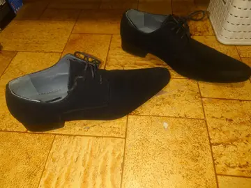 paire de chaussures noires 42