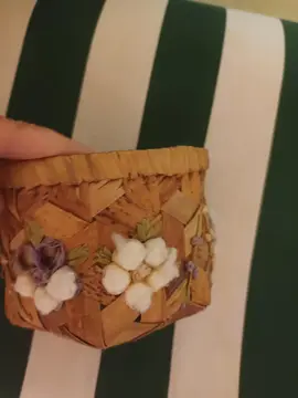 Très jolie petite corbeille.