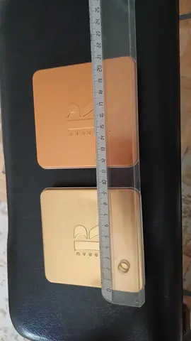 deux boîtes métalliques