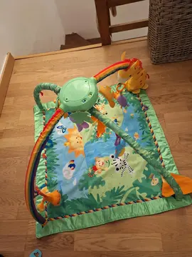baignoire bébé et tapis d'éveil