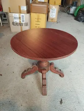 Petite table ronde en bois