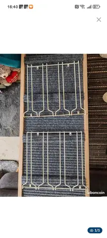 deux rails racks à verres