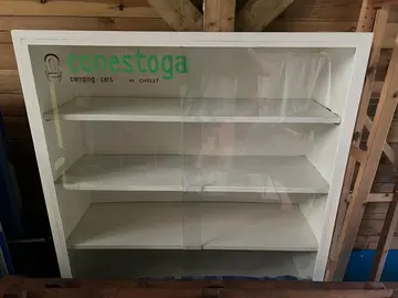 Meuble vitrine en bois peint