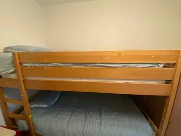 Donne lit superposé + 3 matelas avec literie