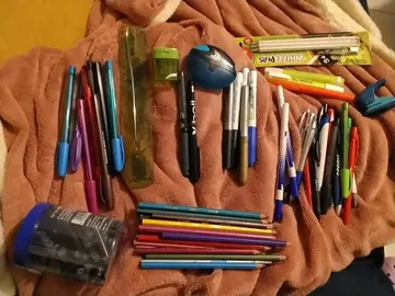 lot stylos et crayons