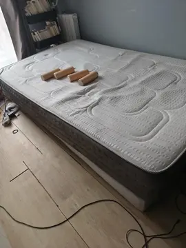 Lit 120 x 190 sommier + matelas + piedsx4