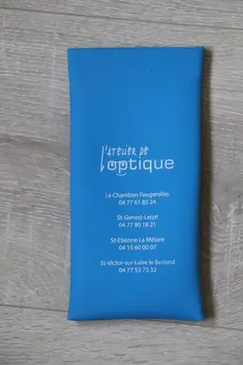étui à lunettes bleu