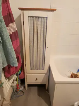 petite armoire de salle de bain