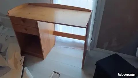 bureau en pin bon état