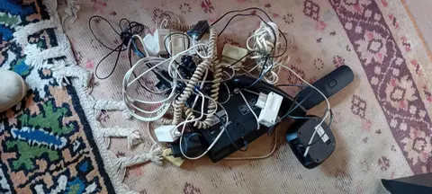 Lot câbles et prises tel