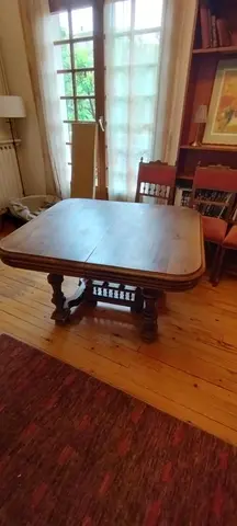 table en noyer style Henri II