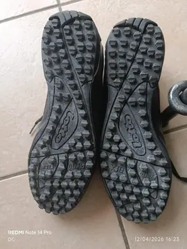 Chaussures crampons Lotto soccer taille 44
