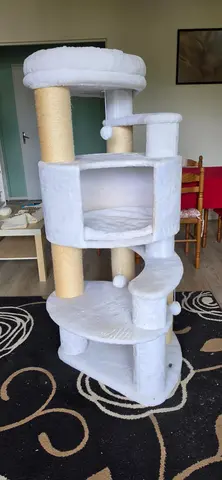 Arbre à chat Trixie blanc et beige