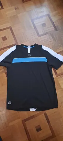 tee-shirt sport taille S Decathlon